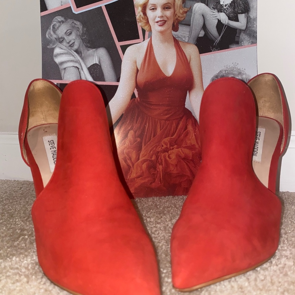 Red Pumps by Steve Madden 👠